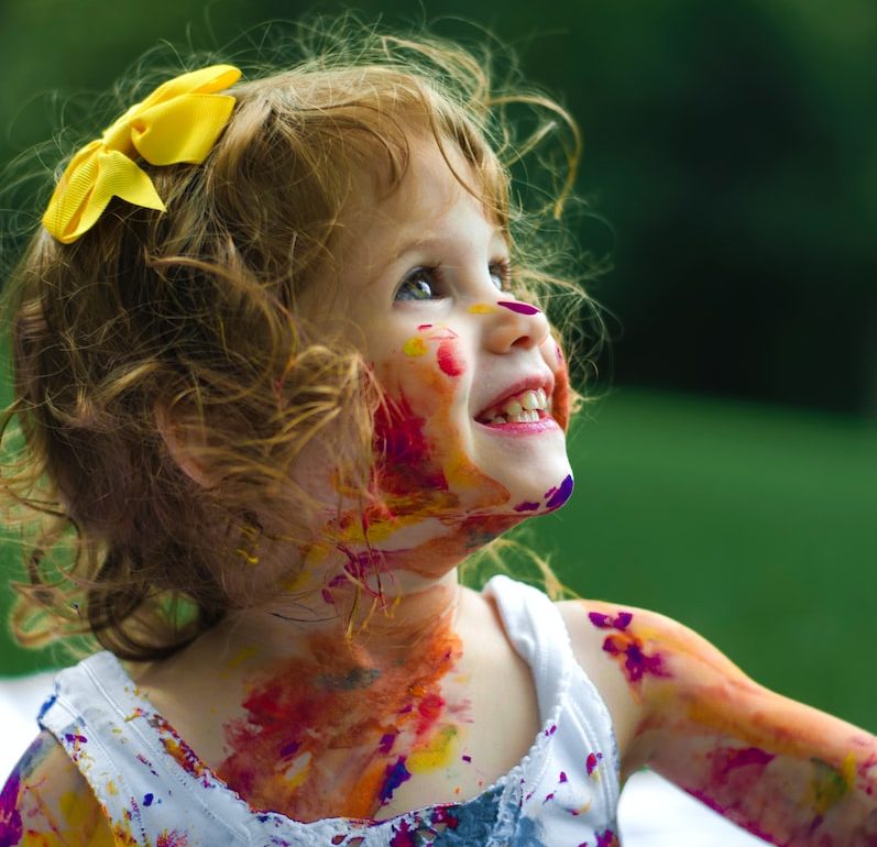 girl with paint of body